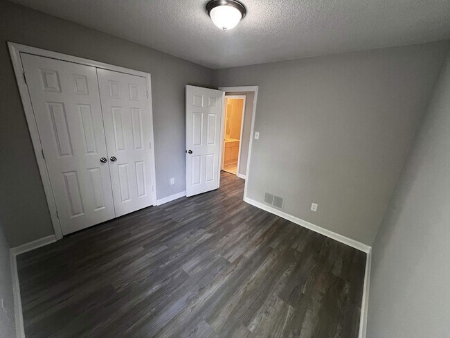Building Photo - 6900 Wrigley Dr