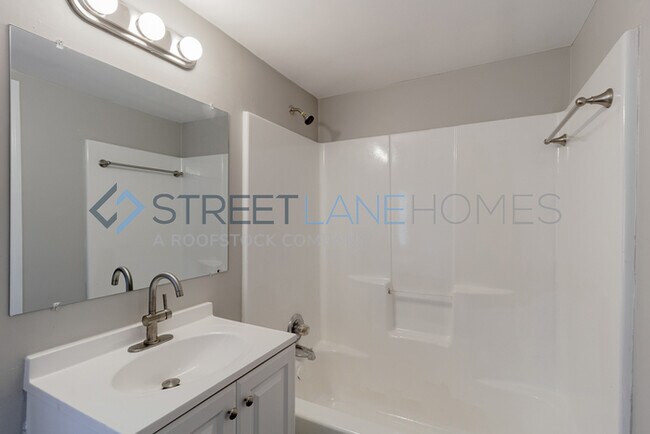 Building Photo - Charming 3 Bedroom in Warner Robins!