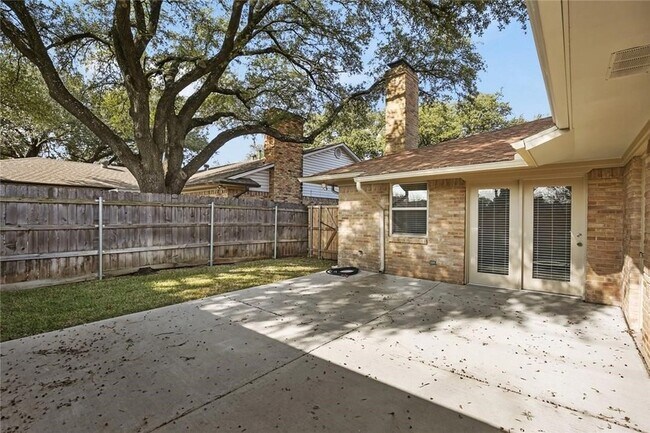 Building Photo - 9015 Villa Park Cir