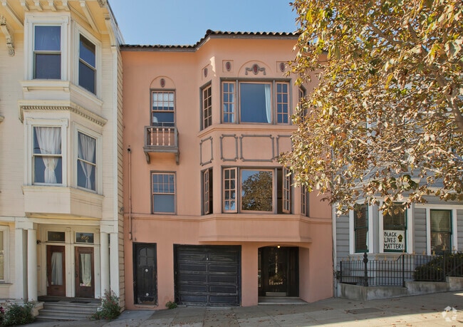 Building Photo - 832 Dolores St