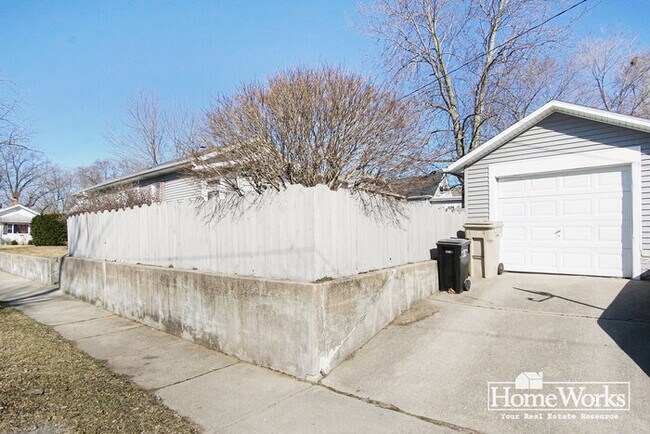Building Photo - 754 S 30th St