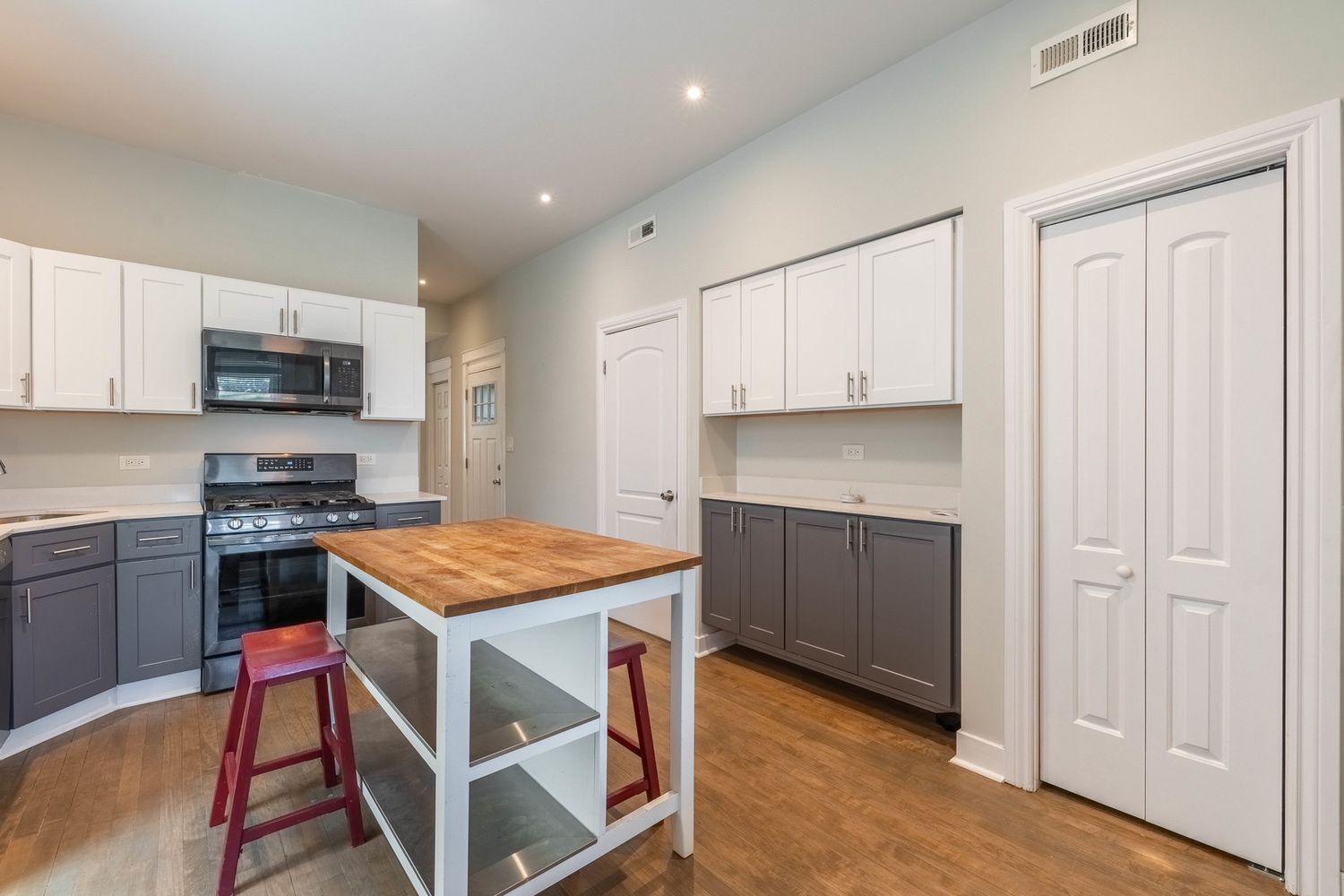 Building Photo - 2729 S Harding Ave