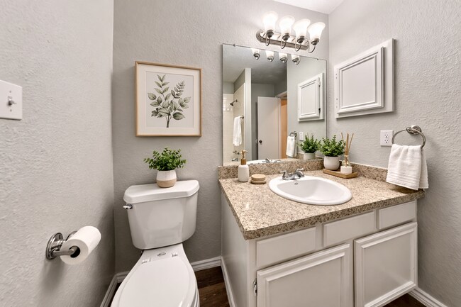 Building Photo - Charming 3 Bed Home for Rent in Dallas | Vaulted Ceilings | 2-Car Garage