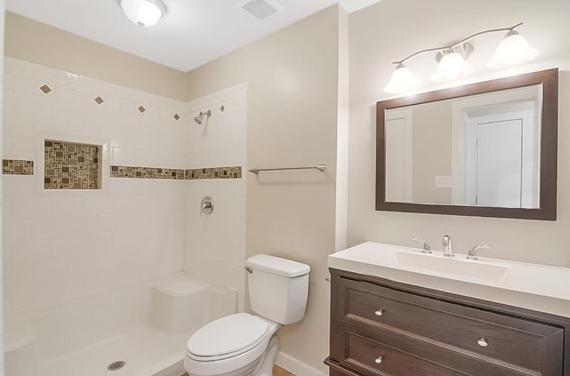 Building Photo - 915 Buckingham Rd