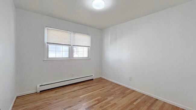 Building Photo - 421 Manila Ave