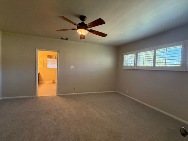 Building Photo - Spacious & Charming 3 Bedroom and a Den Home with Beautiful Updates