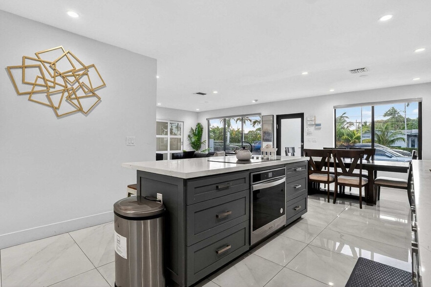 Building Photo - 17835 NE 6th Ave