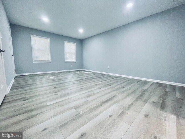 Building Photo - 1129 Edward Dr