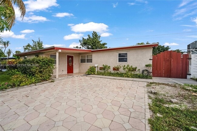 Building Photo - 801 N 70th Ave