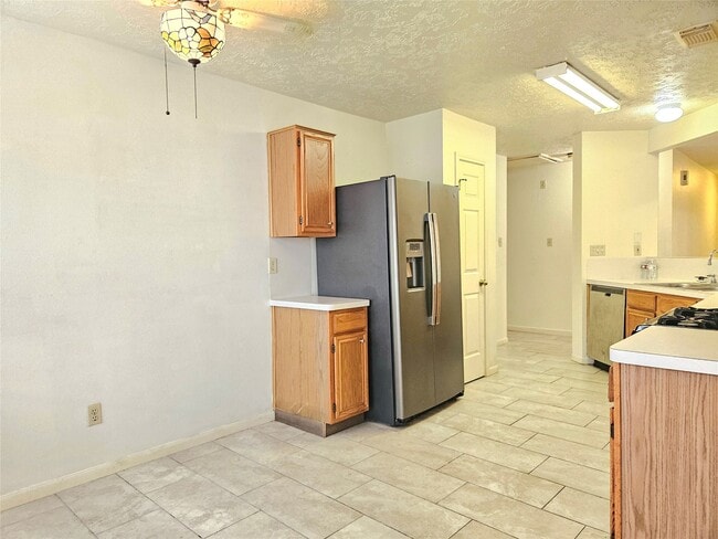 Building Photo - 13814 Dentwood Dr