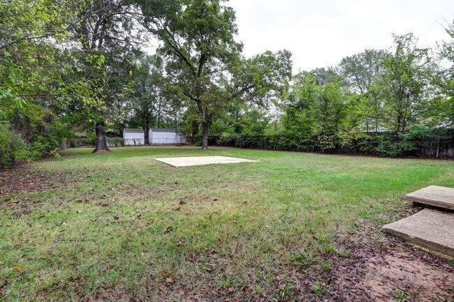 Building Photo - 3 Bedroom 1 Bath House in Wake Village, TX!