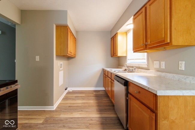 Building Photo - 432 Woodview Dr