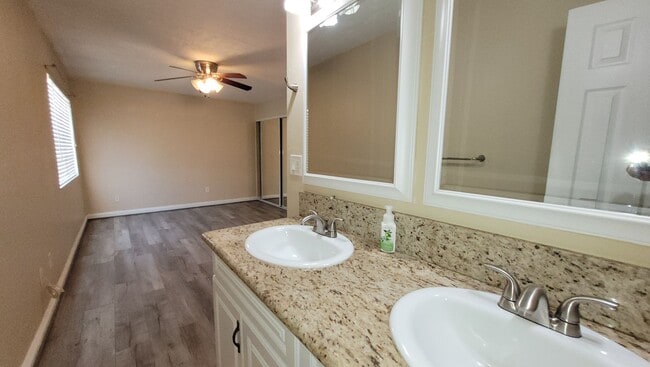 Building Photo - Popular Escondido Single Story 3 Bedroom Home!