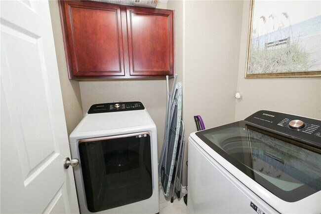 Building Photo - 15433 Cruiser St