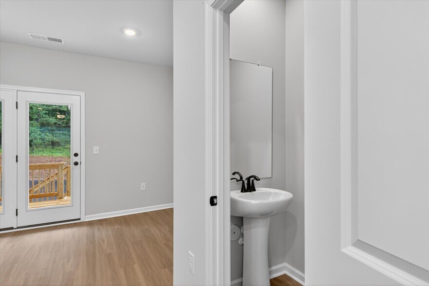 Building Photo - 1306 Principal Featherstone Ave