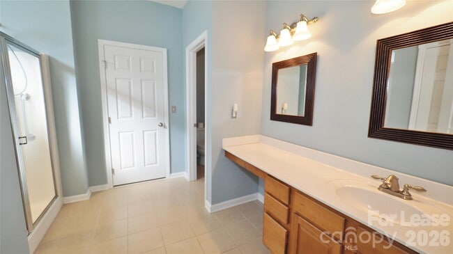 Building Photo - 6860 Lakecrest Ct