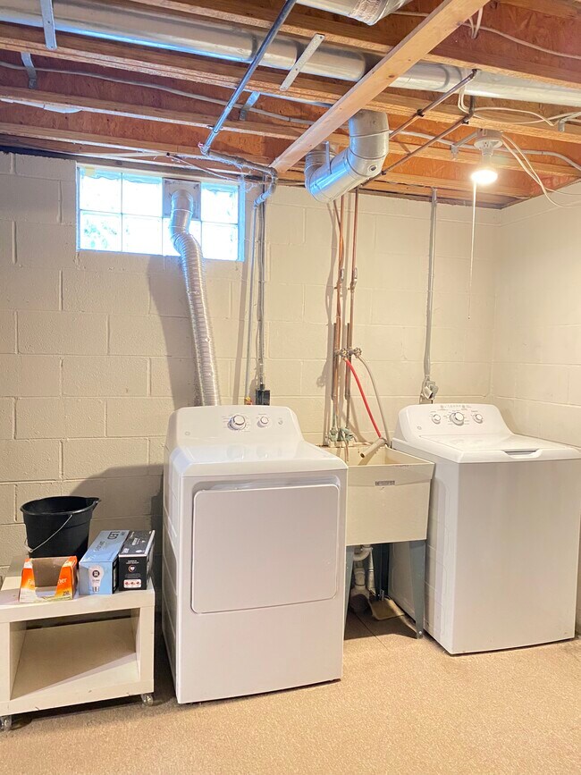 Building Photo - 1471 Bird Ave