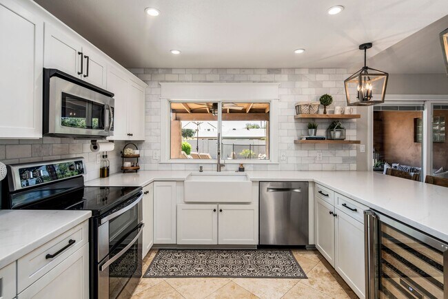 Building Photo - **STUNNING 3 BEDROOM/2 BATHROOM FULLY RENOVATED HOME IN SCOTTSDALE!! (THUNDERBIRD & 52ND ST)**