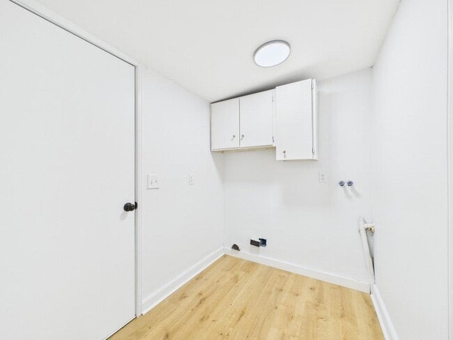 Building Photo - 412 Church St