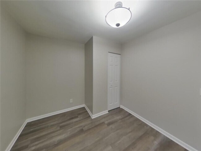 Building Photo - 2661 Oak Ridge Dr