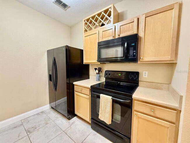 Building Photo - 5000 Culbreath Key Way