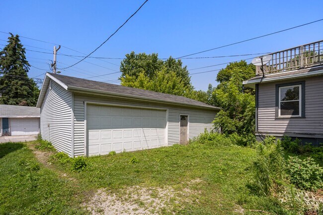 Building Photo - 123 N Maple Ave
