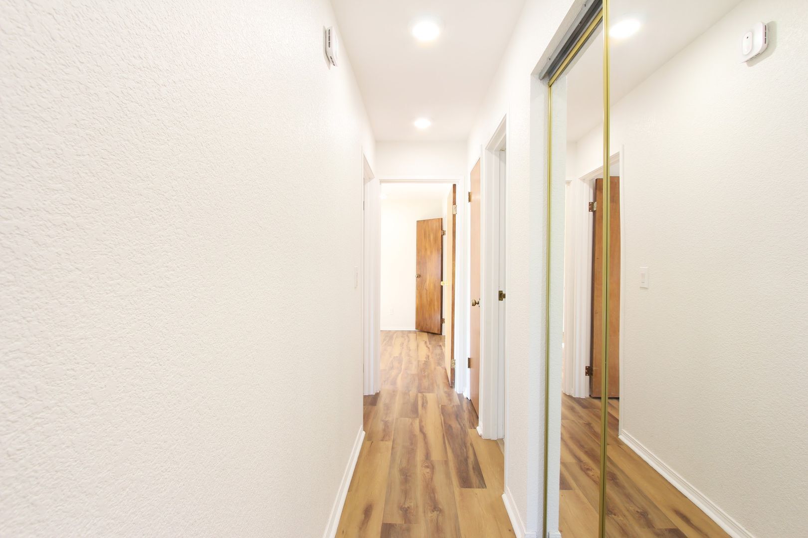 Building Photo - 600 Manhattan Dr