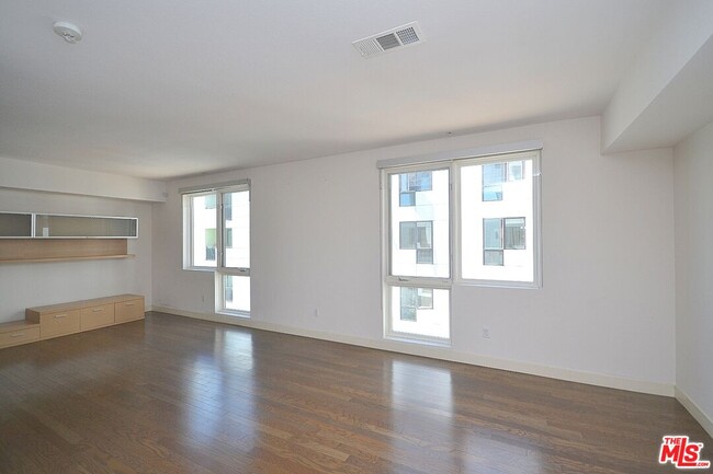 Building Photo - 1234 Wilshire Blvd