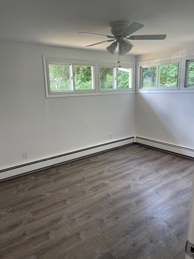 Building Photo - 28 Royce Pl