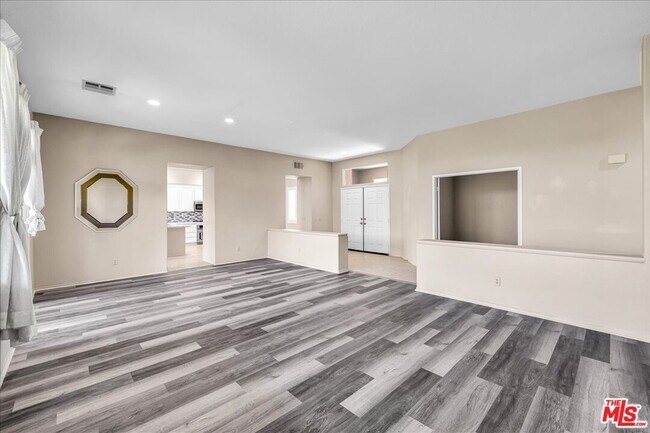 Building Photo - 40808 Eastwood Ln