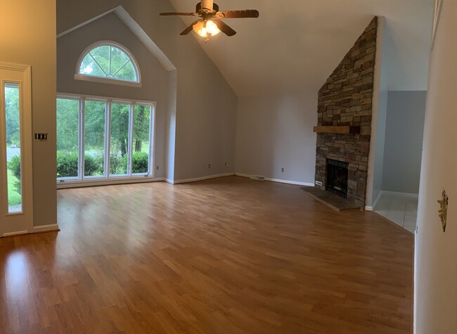 Living room - 2213 Briar Glen Rd