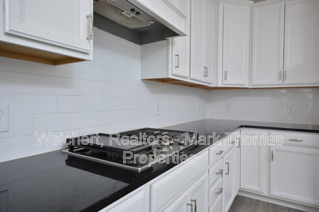 Building Photo - 1043 Manorhaven Dr