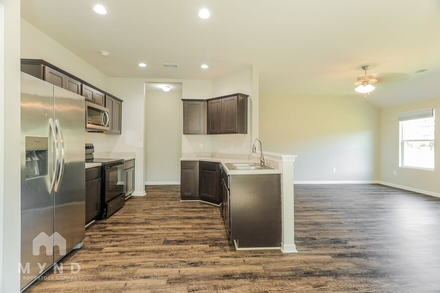 Building Photo - 15 Tiffany Ln