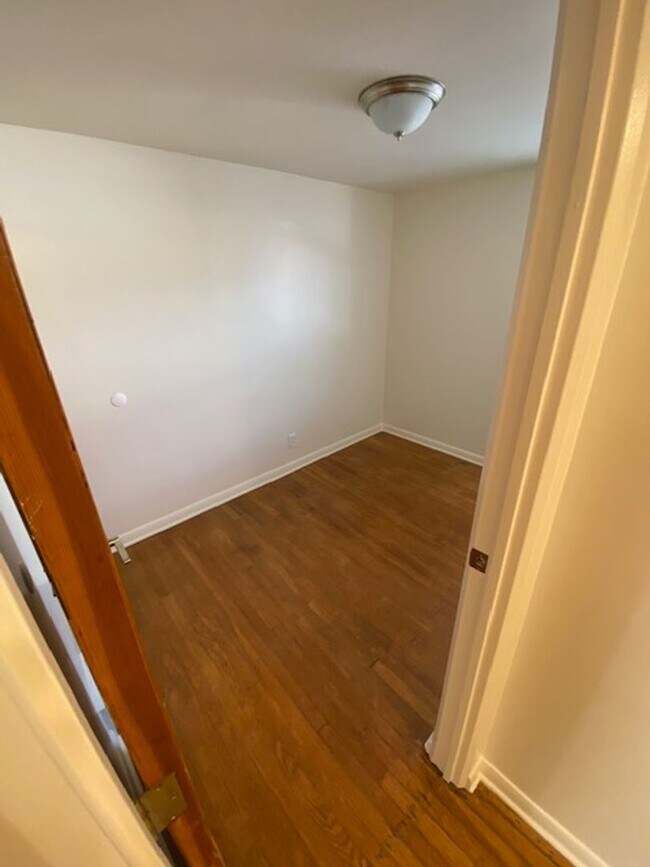 Building Photo - 2 bedroom townhouse