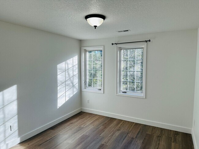 Building Photo - Charming Newly Remodeled Acreage Home