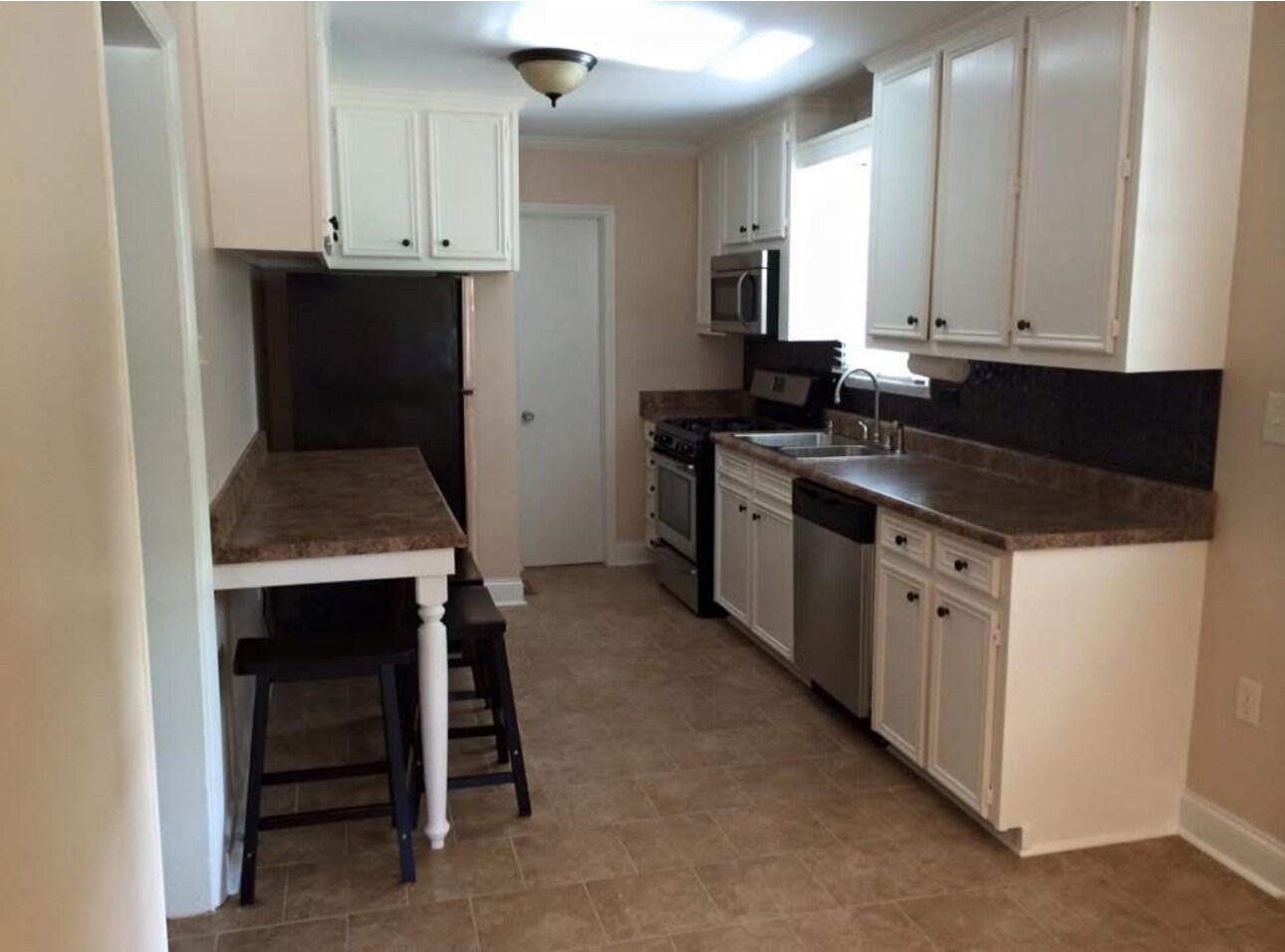 Building Photo - 217 E Richardson Ave