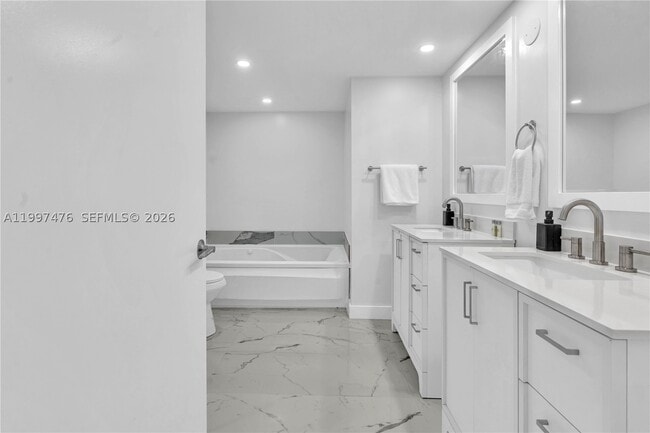 Building Photo - 17375 Collins Ave