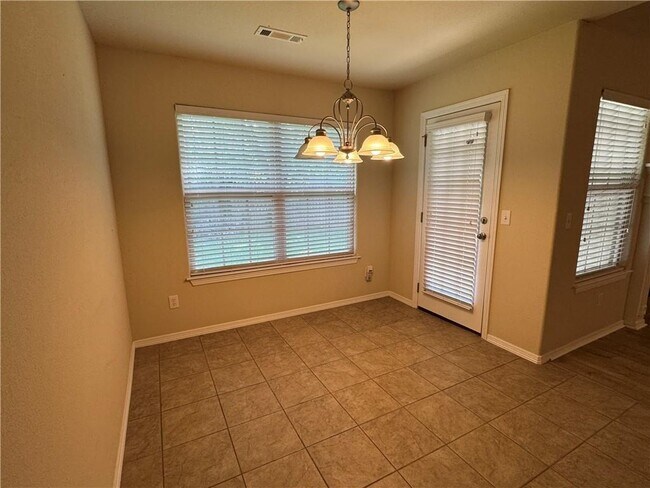 Building Photo - 298 James Dr
