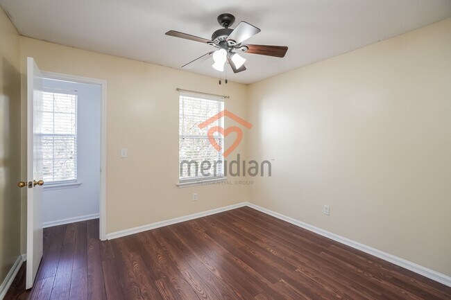Building Photo - 3 Bedroom, 2.5 Bath - Ladson Area