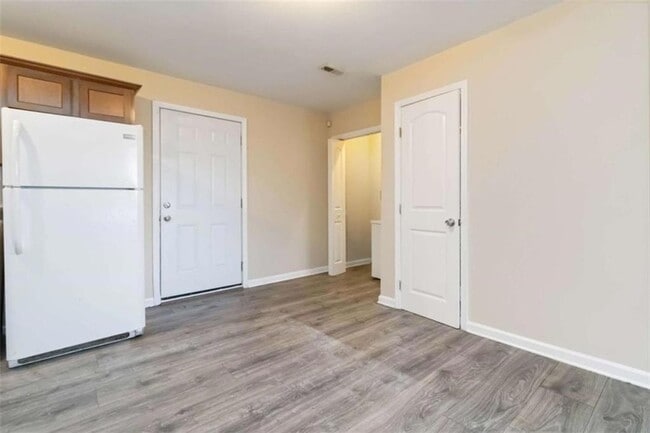 Building Photo - 2361 Swallow Cir SE