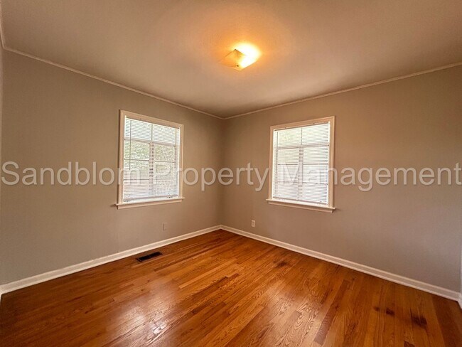 Building Photo - 1439 S Louisville Ave