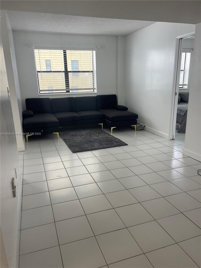 Building Photo - 1390 Ocean Dr