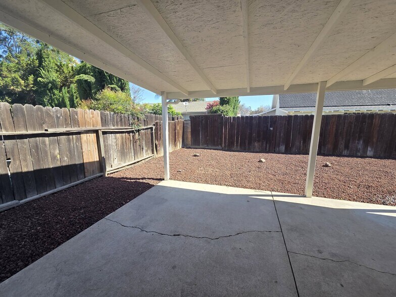 Building Photo - 1337 Cottonwood Dr