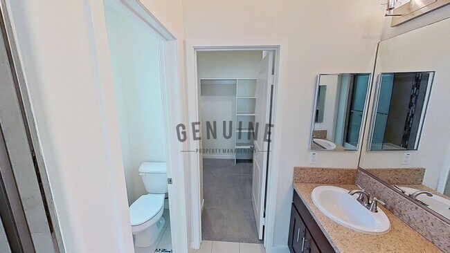 Building Photo - 3Bd 2.5Ba Townhouse w/Rooftop Deck