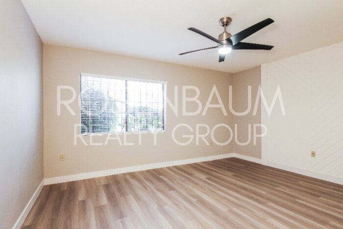 Building Photo - 7653 E Vista Dr