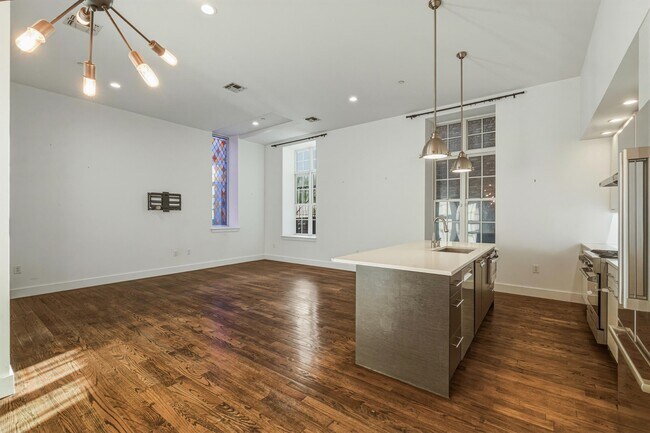 Building Photo - 304 Pavonia Ave