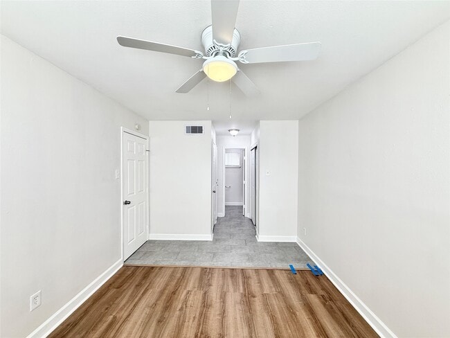 Building Photo - 1141 N Durham Dr