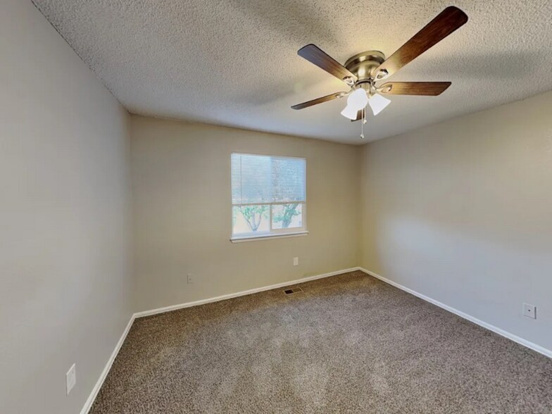 Building Photo - 5227 E 123rd Ave