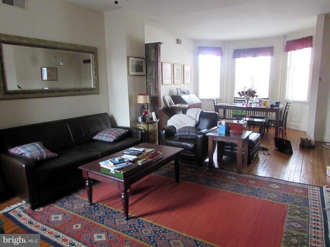 Building Photo - 112 Commerce St