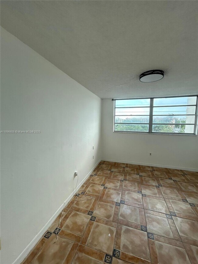 Building Photo - 7850 Byron Ave